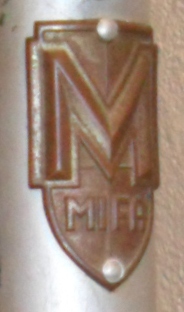 Datei:Mifa Emblem 1960 Stahl.jpg