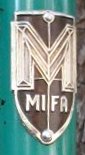 Datei:Mifa Emblem 1960 Messing.jpeg