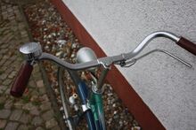Mifa lieferte diese Tourenräder noch bis Anfang der 70er Jahre mit Gestängebremse aus, während die technisch moderneren Tourensport-Modelle bereits mit Seilzug-Stempelbremsen ausgerüstet waren.