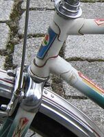 Steuerkopfmuffen an Diamant-Tourensporträdern, bereits etwas filigraner gestaltet; etwa von 1953 bis 1990