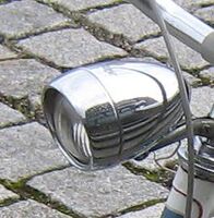 Scheinwerfer Typ 8707.15 Zeitraum: um 1967 Verwendung: u.a. Tourensporträder Material: Stahlblech, Kunststoff Farben/Varianten: verchromt Bemerkungen: identisch mit links nebenstehendem Scheinwerfer, jedoch vollständig verchromt