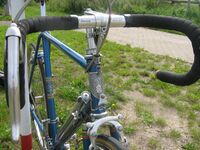 Auf diesem Bild sind die bereits 1959 geänderten Steuerkopfmuffen deutlich zu erkennen, ebenso der eher seltene Steuersatz, den Diamant selbst herstellte.