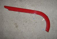 Kettenschutz aus Stahl, farbig lackiert; in dieser Form an zahlreichen Modellen verbaut