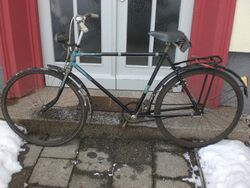 National-Fahrrad, Anfang der 50er Jahre. Nicht original sind Sattel, Satteltasche, Lenker, Griffe, Klingel, Rücklicht und Vorderradbremse.