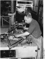 Ab 1956 begann die Umstellung von Tauchlötung auf Hochfrequenzlötung bei Fahrradrahmen (1956).