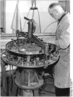 Vorspannen der Laufräder (1956).