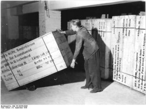 Große Teile der Fahrradproduktion wurde in alle Welt exportiert. (September 1956)