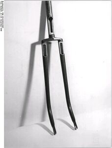 Eine Fahrradgabel, hergestellt nach dem neuen Verbindungs-Verfahren. (Dezember 1956)