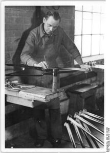 Linieren der Rahmen. (1949)