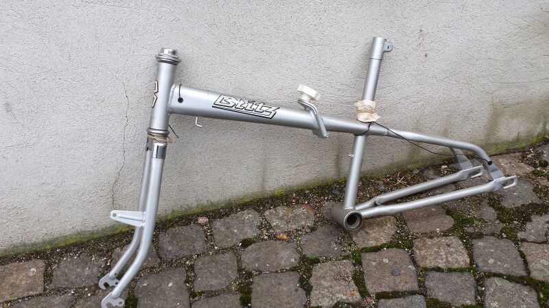 Datei:Blitz Rahmen Waggonbau Dessau 1.JPG