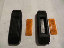 Die Gummis lege ich auf die Heizung um sie weich zu machen und die Plastereflektoren ausbauen zu können. Die Pedalgummis weiche ich in Fitwasser ein und reinige sie dann mit einer Bürste. Alternativ kann man die Gummis auch mit Glasperlen strahlen. Nach der Reinigung werden sie wieder auf der Heizung getrocknet.