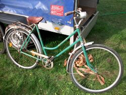 "Brandenburg"-Damenrad, Ende der 50er Jahre. Alle Anbauteile zeitgenössisch.