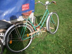 Links nebenstehendes Rad.