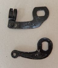 Bremsanker für "Centrix"-Naben; schwarz lackiert. Schelle des oberen Bremsankers geprägt mit: " RC 15x25"