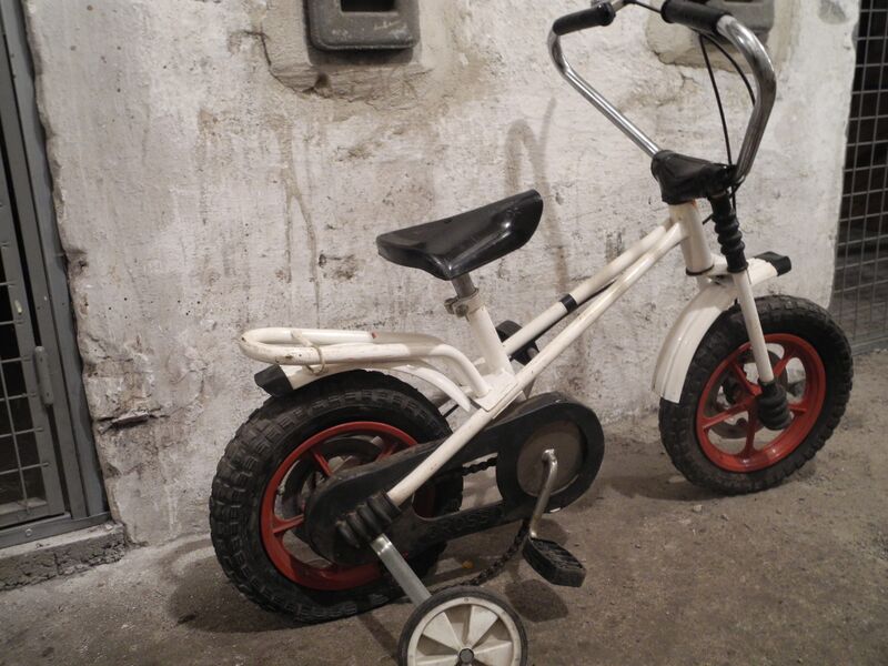 Datei:Crossi weiß Bild2.jpg