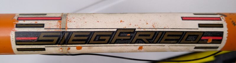 Datei:Dekor Rahmenrohr Siegfried Mifa 901 1968.jpg