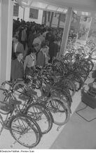 Fahrradstand auf der Leipziger Frühjahrsmesse 1953.