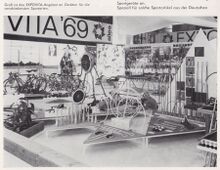 Präsentation von Diamant-Rennrädern auf der EXPOVITA im Herbst 1969. Die EXPOVITA als Spezialmesse für Freizeitgestaltung fand erstmals im Rahmen der Leipziger Herbstmesse 1969 statt.