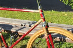 Wie bei allen Diamanrädern dieser Zeit ist auch hier der Strahlenkopf sehr kunstvoll ausgeführt.