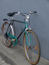 Das Rahmendekor entspricht der im Inland üblichen Variante, und die Erwähnung der DDR am Steuerkopf legt nahe, dass dieses Fahrrad noch vor dem 3. Oktober 1990 hergestellt wurde.