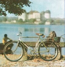 Ein Prospektfoto des nebenstehend Fahrrads von 1974.