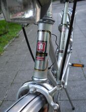 Das Dekor ist anders als bei in der DDR verkauften Diamant-Fahrrädern und weist das Fahrrad ohne Zweifel als ein Exportmodell aus.