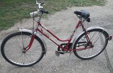 Ein Exemplar von 1989 in rotmetallic. Mit Ausnahme des Scheinwerfers, Ständers und der Reifen original erhalten.jpg