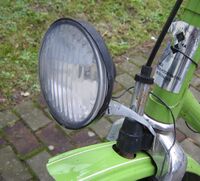 Scheinwerfer Typ 8707.?? Zeitraum: 1986/87 bis 1990 Verwendung: Tourensporträder, Sporträder, Klappräder Material: Kunststoff Ø Lichtaustritt: ?? mm Farben/Varianten: schwarz, weiß Bemerkungen: