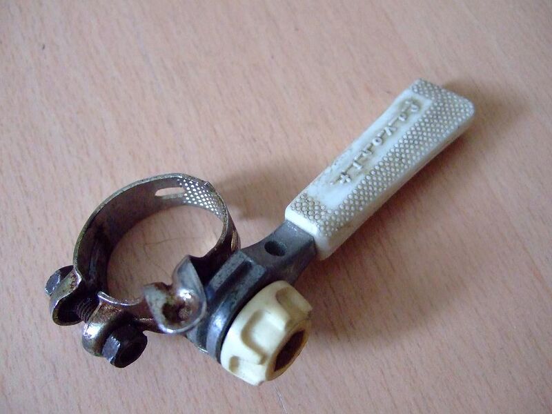 Datei:Favorit hebel weiss rechts.jpg