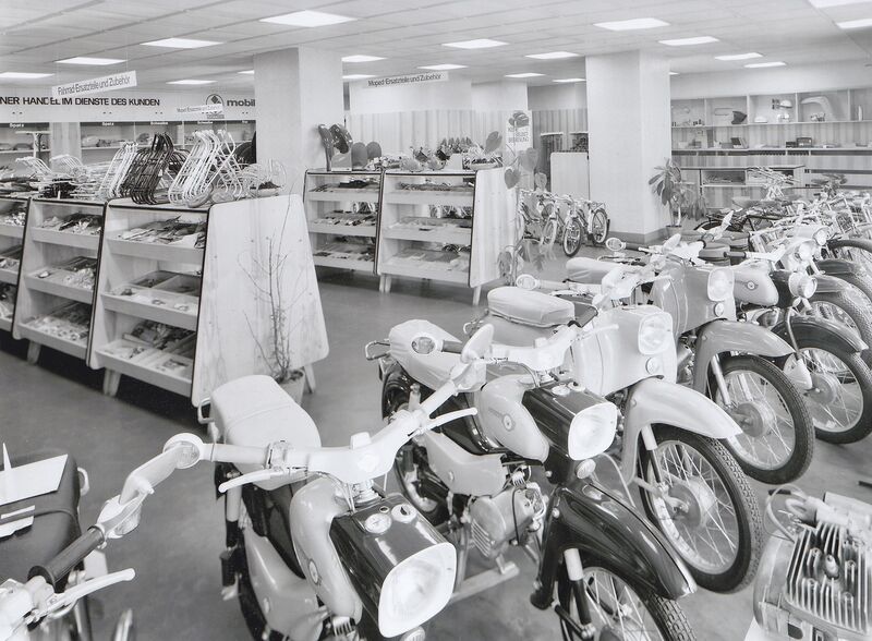 Datei:Filiale IFA Vertrieb Fahrräder und Fahrradteile 1970er Jahre.jpg