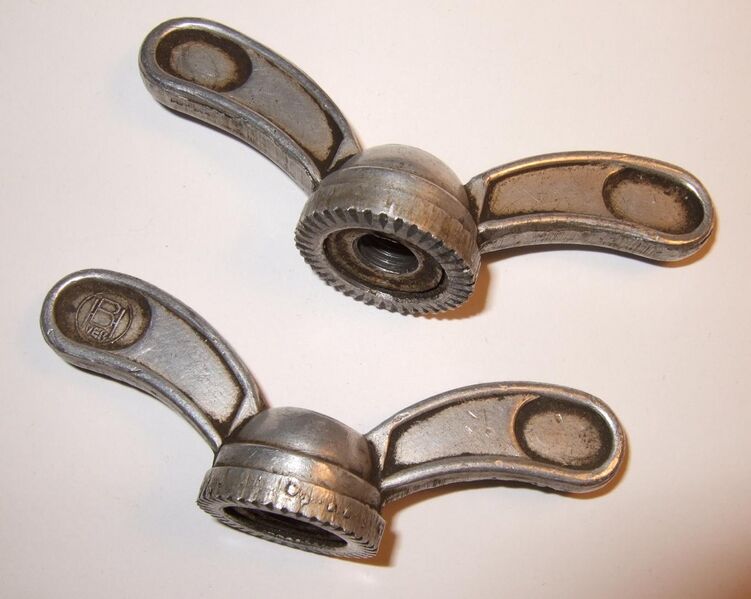 Datei:Flügelmuttern VEB HB.jpg