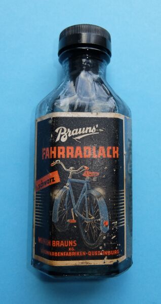 Datei:Flasche Brauns Fahrradlack schwarz.jpg