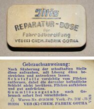 Iltis Reparatur-Dose für Fahrradbereifung Zeitraum: 1950er/1960er Jahre Hersteller: VEB (K) Chemische Fabrik Gotha Material der Packung: Kunststoff Bemerkungen: