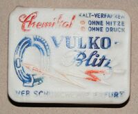 Chemikal Vulko-Blitz Zeitraum: vrmtl. 70er/80er Hersteller: VEB Schuhchemie Erfurt Material der Packung: Kunststoff Bemerkungen: