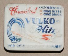 Chemikal Vulko-Blitz Zeitraum: vrmtl. 70er Jahre Hersteller: VEB Schuhchemie Erfurt Material der Packung: Kunststoff Bemerkungen:
