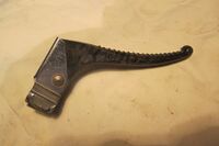 Bremsgriff für Stempelbremse Zeitraum: ca. 1980 - 1990 Verwendung: Tourenräder (Mifa), Tourensporträder (Diamant, Ifa Touring, Mifa), Klappräder Material: Stahl, Kunststoff Bemerkungen: schwarz