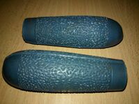 "Rotpunkt" - Fahrradgriffe Prägung: keine Zeitraum: Mitte der 50er Jahre Verwendung: Zubehörteil Material: Gummi Farben: rot, blau (s.o.) Bemerkungen: feinere Struktur und ohne Herstellerkennzeichnung.