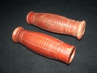 Griffe von ?, hergestellt: 50er Jahre, Zubehörteil (?), Material: Gummi, bekannte Farben: rot