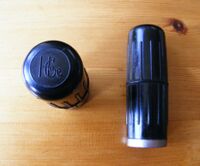 Griffe von HaGe wie linksstehend, schwarze Ausführung, verchromter Abschlussring, deutlich seltener zu finden als die rotbraune Ausführung