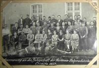 Belegschaft der Fahrradwerke im Jahr 1927.