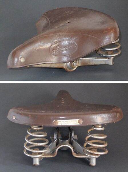 Datei:Herrentourensattel Simson geprägtes Gestell.jpg