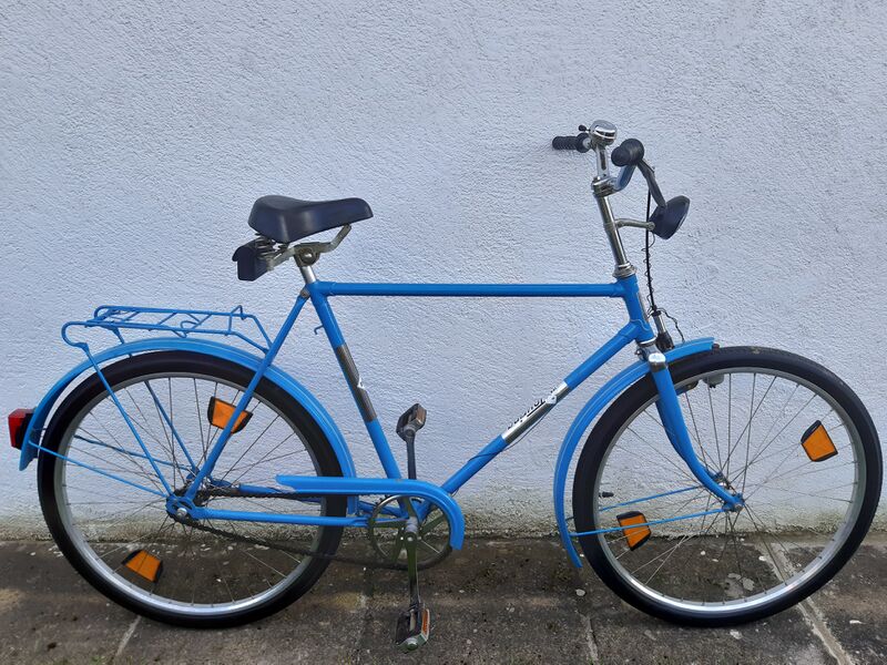 Datei:IFA Touring 105 von 1990 kräftigblau.jpg