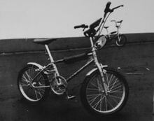 Zeitgenössisches Bild eines IFA Touring BMX-Fahrrades.