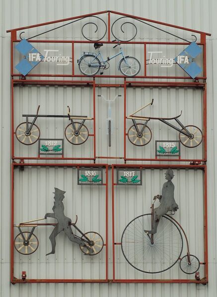 Datei:IFA Touring Kunstschmiedearbeit.jpg