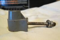 Führung für Stempelbremse Zeitraum:197? - ca. 1980 Verwendung: ? Material: Plaste Bemerkungen: Mutter gesteckt, Versteifung, beige