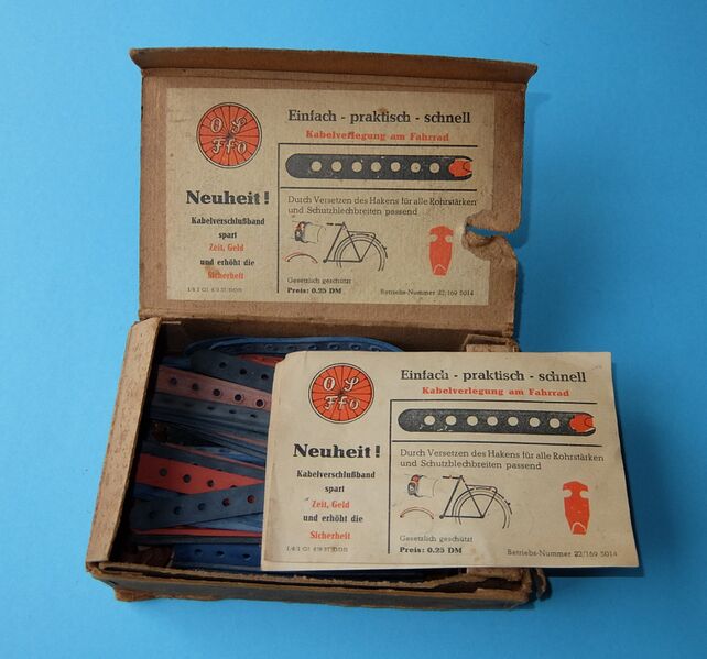 Datei:Karton geöffnet Kabelverschlußband Otto Seidel 1957.jpg