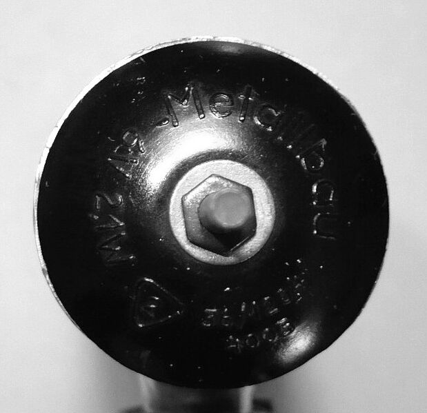 Datei:Kennzeichnung Dynamo Sport Metallbau Radebeul.jpg