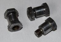 hohlgebohrte Kettenblattbolzen (Ausführung für Leichtmetallkurbeln) Zeitraum: 195? bis 195? Verwendung: Diamant (Luxus-)Sporträder Material: Stahl (verchromt) Länge des Passbolzens: 9 mm Durchmesser des Passbolzens: 9 mm Bemerkungen: verlängerte Ausführung für die dickeren LM-Kurbelarme