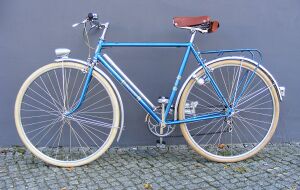 Referenz-Fahrrad (?)=================== Diamant-Sportrad in Luxusausführung, Baujahr 1961. Sattel wurde neu mit Kunstleder bezgen, ansonsten vollständig original.