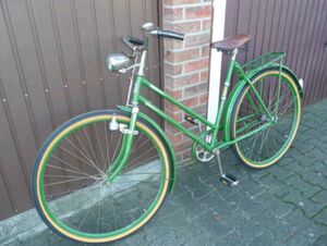 Von der Fa. Mänz aufgearbeitetes Diamant Modell ED von 1952. Das Jahr der optisch sehr schlicht gehaltenen Aufarbeitung ist nicht bekannt.